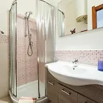 Purple House, 30m To Apartment Pula