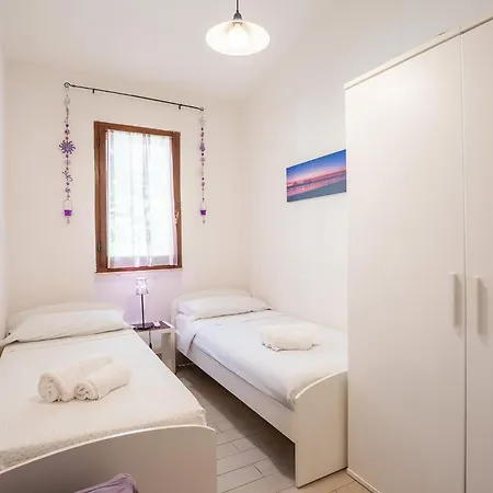 Apartment Purple House, 30m To *