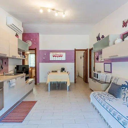 Purple House, 30m To Pula